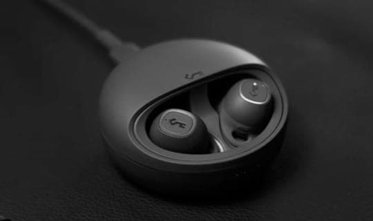 image of earphone