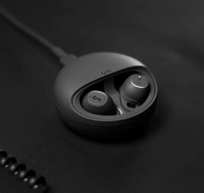 image of earphone